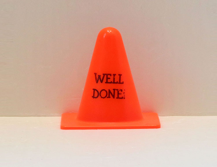 荧光橙色小路障 B9105